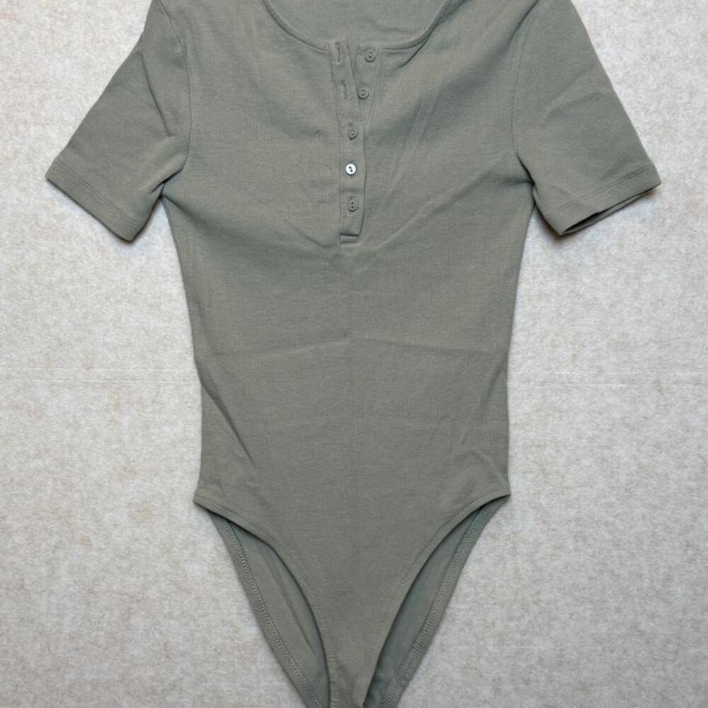 Zara Womens Small Sage Green Ribbed Henley Short Sleeve Bodysuit Button Front